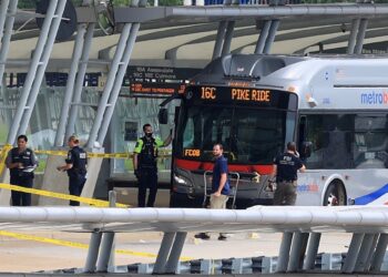 Muere un policía en un tiroteo en las inmediaciones del Pentágono de EEUU, según medios