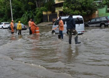Lluvias de Grace provocan inundaciones en importantes vías de RD