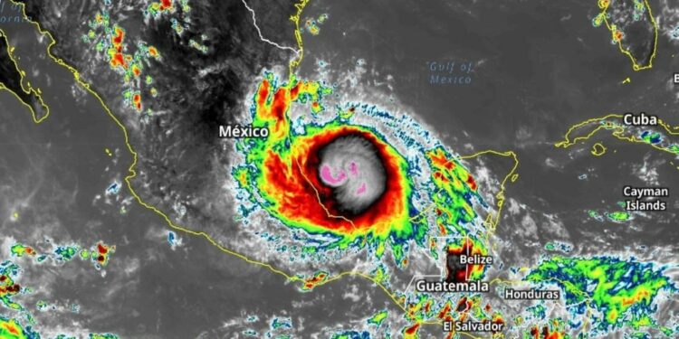 Al menos siete muertos y graves inundaciones provoca huracán 'Grace' en México