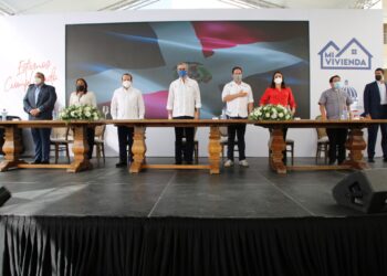 Abinader entrega 3.5 km cañadas saneadas donde invirtió RD$590 millones