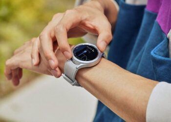 Samsung lanza una app que permite usar como 'walkie talkie' sus Galaxy Watch 4