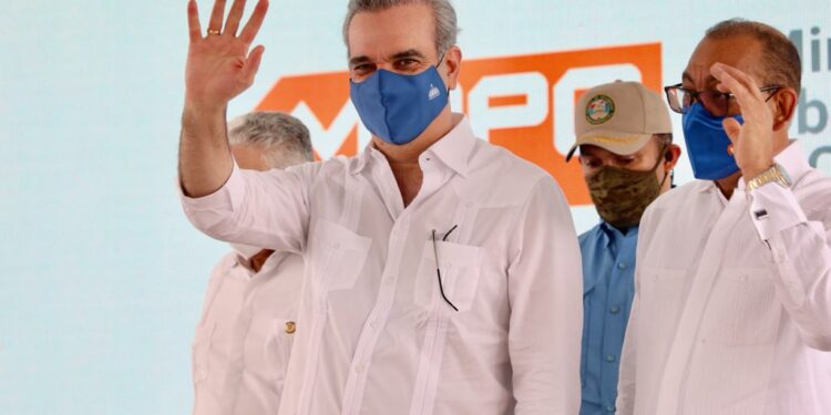 Abinader dice trabaja en la terminación de 700 obras encontró inconclusas