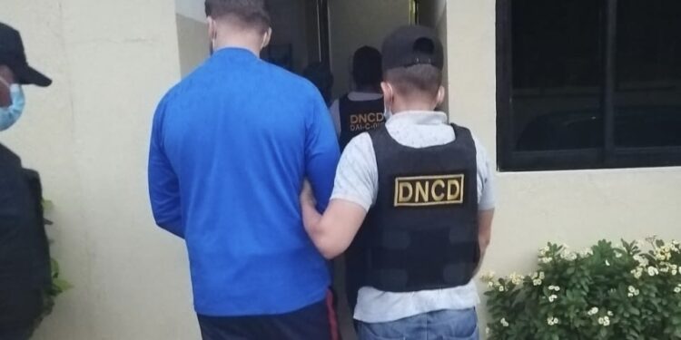 Arrestan un hombre y una mujer intentaron llevar 19 kilos cocaina a Hong Kong