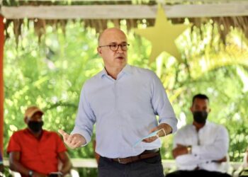 Domínguez Brito pregunta a Abinader sobre destino US$12 mil millones tomados prestados