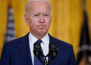 Biden promete ir a la caza de “terroristas” atacaron aeropuerto de Kabul