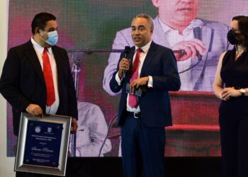 Emotiva ceremonia de los premios Puertoplateños Sobresalientes