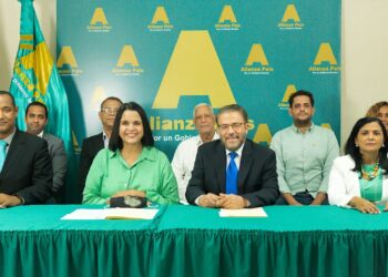 Alianza País ve más sombras que luces en el primer año gobierno de Abinader