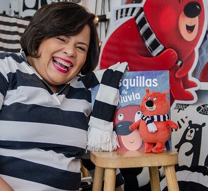 El nuevo libro de Anya Damirón viene con su propio peluche