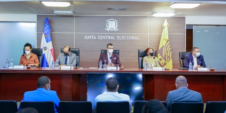 Pleno JCE se reúne  con funcionarios SD, SPM y Monte Plata