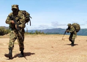 Al menos 14 policías heridos en combates con la guerrilla en Colombia