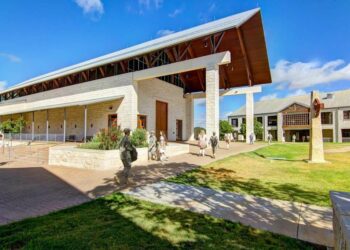 Instituto de Texas otorga becas a dos estudiantes sobresalientes de RD