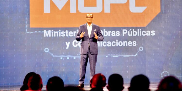 Gobierno ejecuta 430 obras en primer año de Abinader a través de MOPC