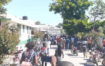 Dos hoteles colapsados por terremoto en Haití; hay muertos y heridos