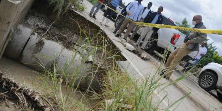 MOPC reconstruye de urgencia cinco puentes colapsaron por Grace