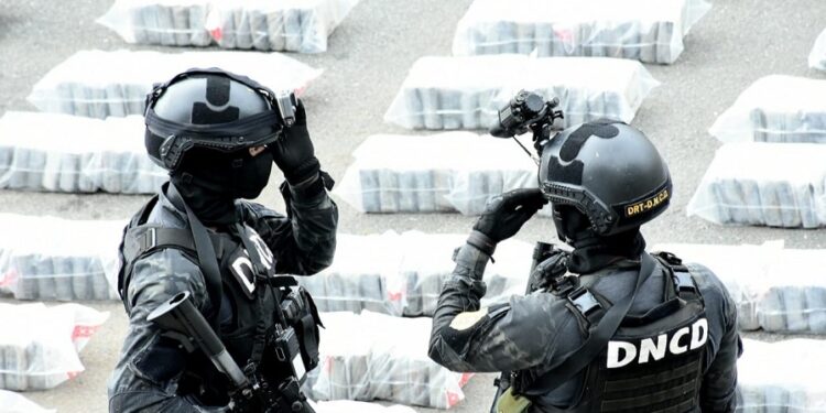 Ocupan 900 paquetes presumiblemente cocaína en costas de Boca Chica