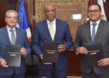 Traspasan acciones de EDEs al FONPER por más de cinco mil millones de pesos