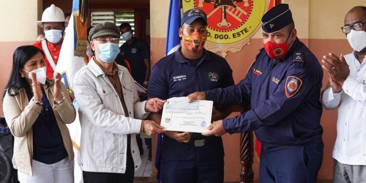 Alcaldia remodela dos estaciones de bomberos en Santo Domingo Este