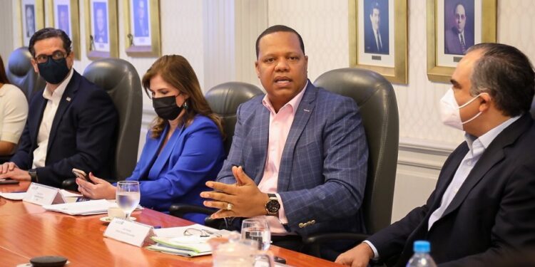 Pro Consumidor y organizaciones empresariales llegan acuerdo