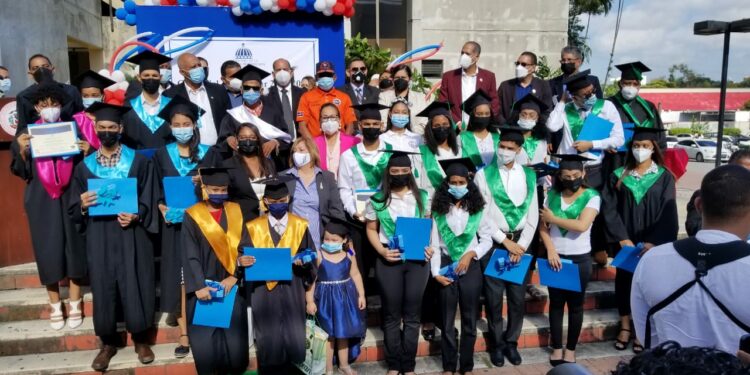 Regional 08 del Minerd deja cerrado el año escolar 2020-2021