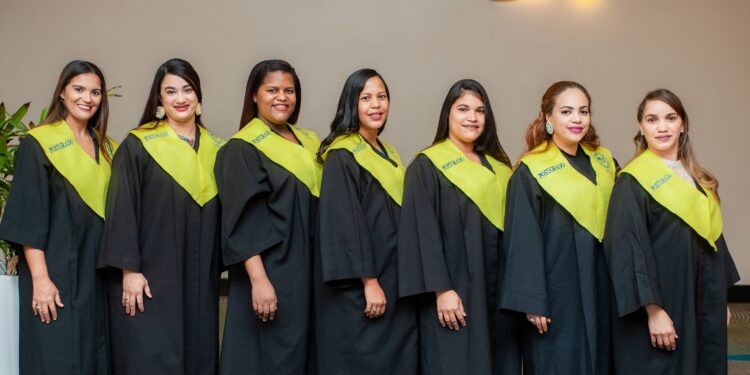 UASD inviste primeras 21 enfermeras especialistas en atención gineco obstétrica y neonatal de RD