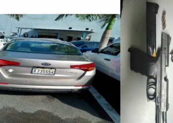 PN apresó a tres hombres asaltaban casacambistas con ropa de la DNCD