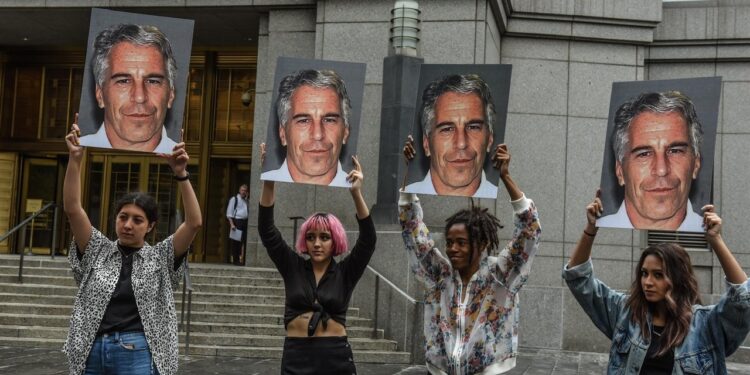 El fondo para víctimas de Jeffrey Epstein compensará con US$121 millones a 150 mujeres