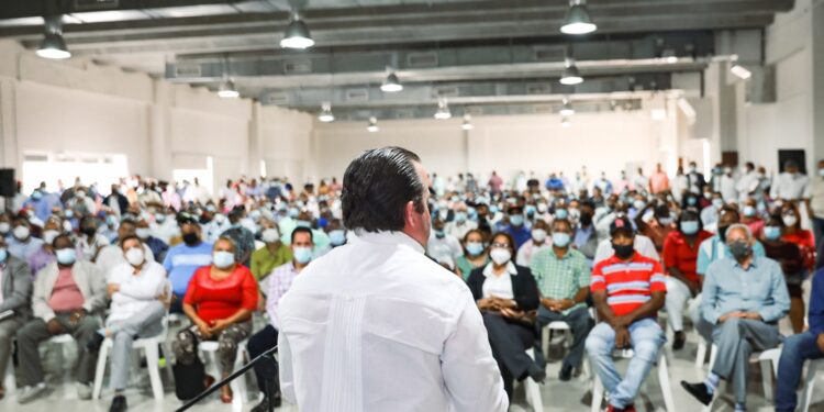 José Paliza encabeza encuentro político con dirigentes de la Región Nordeste