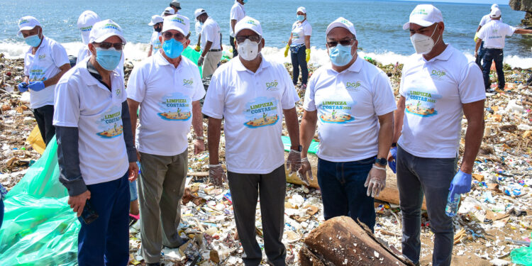 DGJP realiza jornada de limpieza de costas