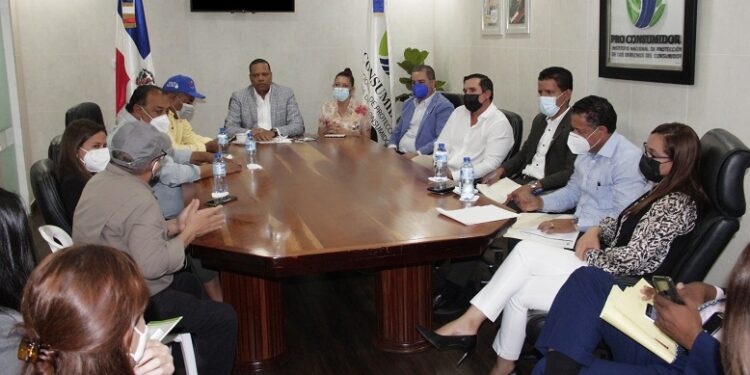 Productores avícolas garantizan abastecimiento de la carne de pollo