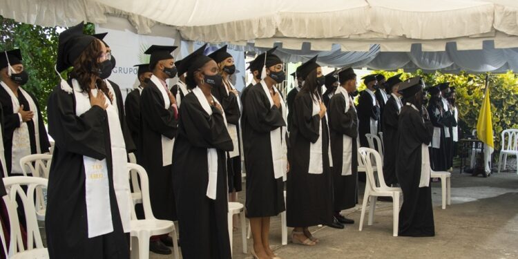 Politécnico Ann & Ted Kheel entrega 72 nuevos bachilleres técnicos