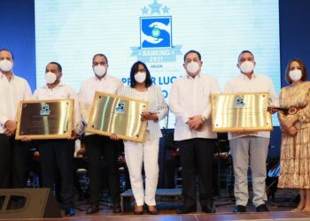 SNS entrega premios a mejor desempeño hospitalario de Republica Dominicana