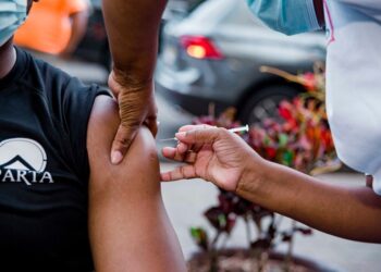 Arriba nuevo lote del laboratorio Pfizer-Biontech que contiene 503 mil cien dosis