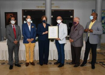 Escritores dominicanos reciben Premios Anuales de Literatura 2021