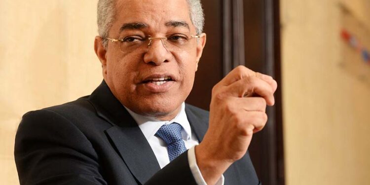 Economista del PLD pide al Gobierno explicar el destino  de la mitad del dinero tomado prestado