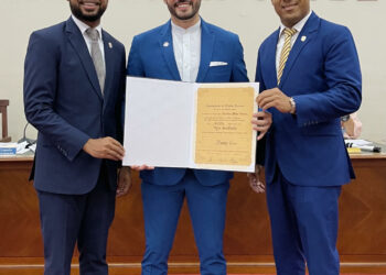 Manny Cruz es declarado hijo predilecto de Santo Domingo