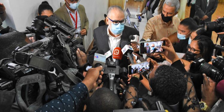 Ceara Hatton: dice urge al Gobierno más fuentes de ingresos para atender demandas sociales