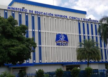 García Fermín defiende legalidad de becas ofrece el MESCYT