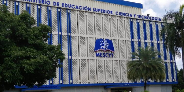 García Fermín defiende legalidad de becas ofrece el MESCYT