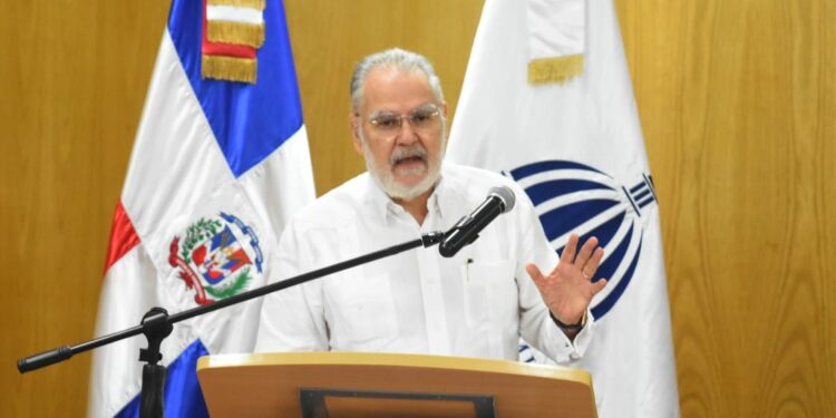 Ministro Ceara Hatton sugiere repensar sistema educativo dominicano