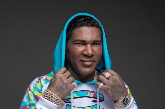 Omega recibe discos de Platino y Oro por su tema “Pegao/pegao remix”