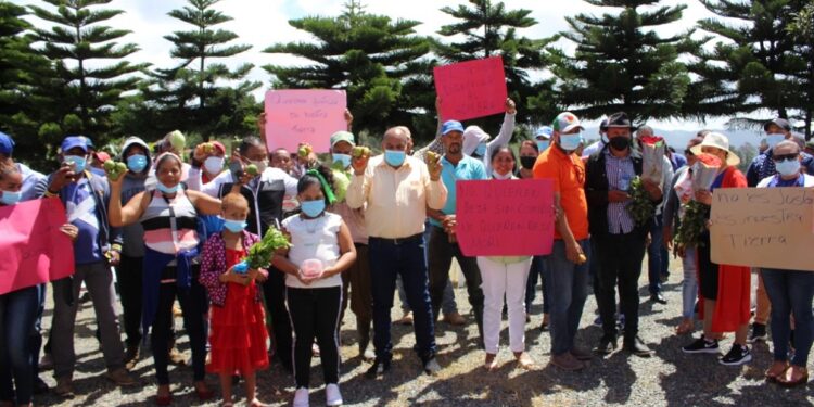 Productores Agrícolas de Paso Bajito Piden ayuda al presidente Abinader