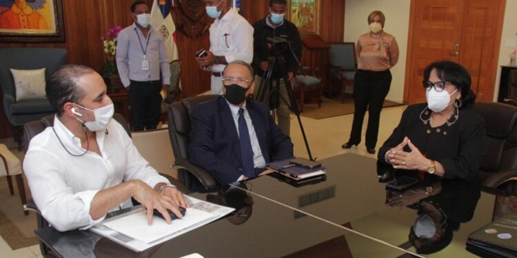 Anuncian construcción de extensiones UASD en cuatro provincias