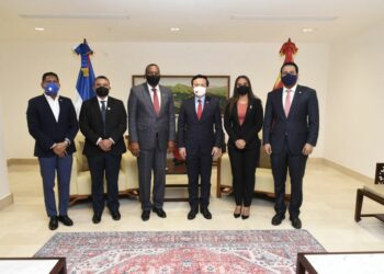 Embajada de China entrega “donación solidaria” al Hospital Ney Arias Lora