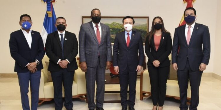 Embajada de China realiza donación al Hospital Ney Arias Lora