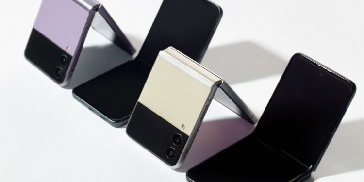 Samsung presenta sus nuevos móviles plegables, Galaxy Z Flip 3 y Z Fold 3