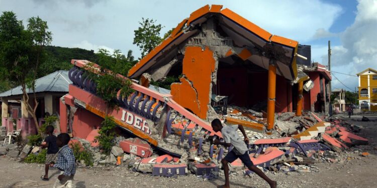 Asciende a 2.207 los muertos y más de 50 mil casas destruidas  por el terremoto de Haití