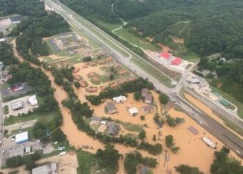 EEUU: Al menos 15 muertos y 30 desaparecidos por una inundación en Tennesse