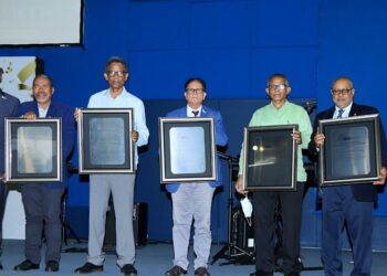 UNEV reconoce a miembros fundadores en 35 años de vida institucional