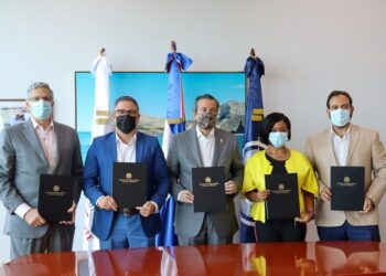 Anuncian acuerdo que pone fin a situaciones medioambientales en el puerto de Barahona