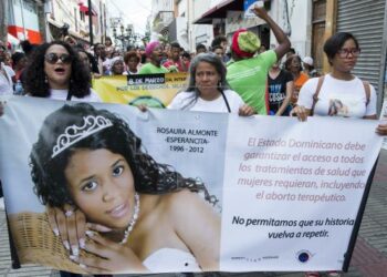 ¿Por qué organizaciones dominicanas se solidarizan hoy con Rosa Hernández la madre de “Esperancita”?